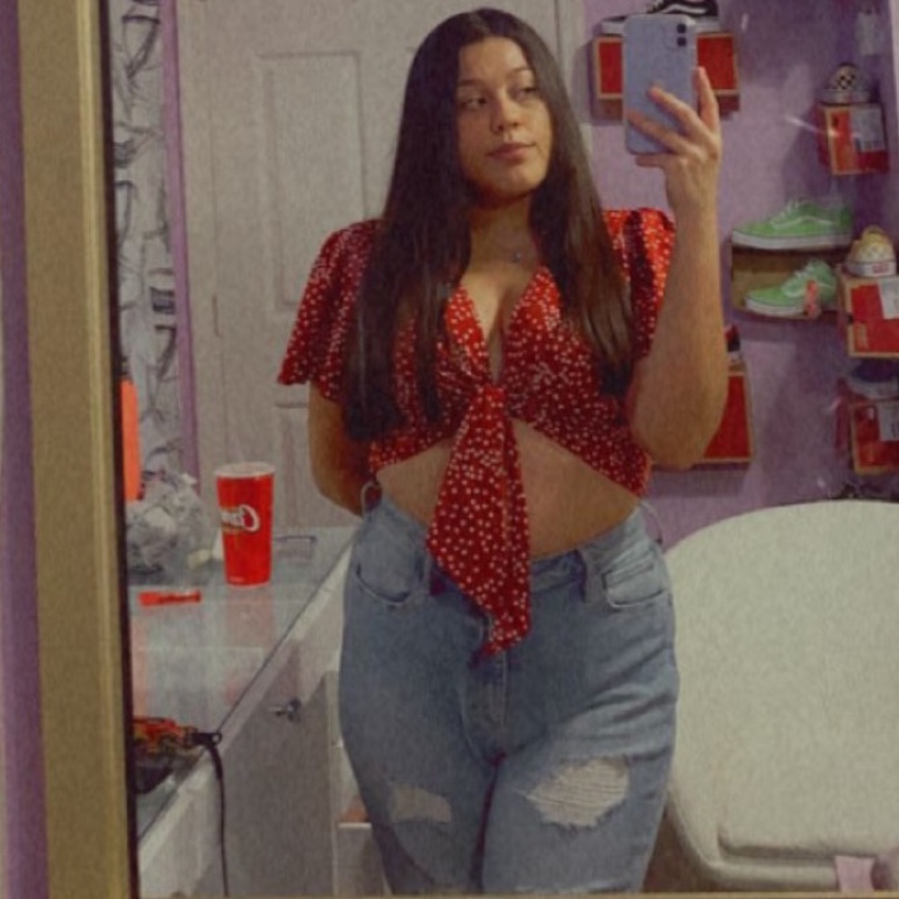 Insta- @esmeslovelyclothes